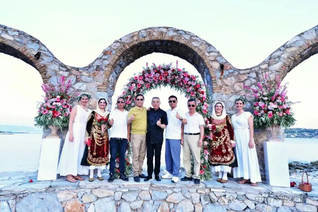 中國婚慶業(yè)代表團(tuán)攜4對新人在希臘舉辦目的地婚禮，體驗(yàn)蜜月旅行！
